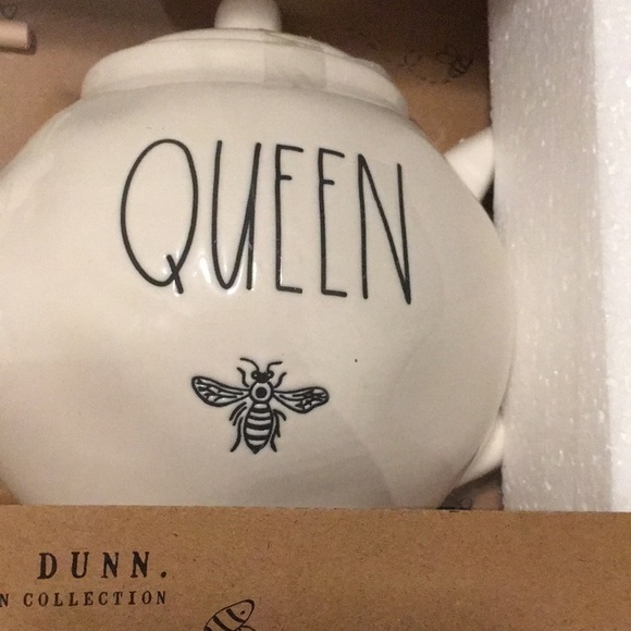 Rae Dunn 2Pk tea pot and honey pot gift set - Picture 2 of 4